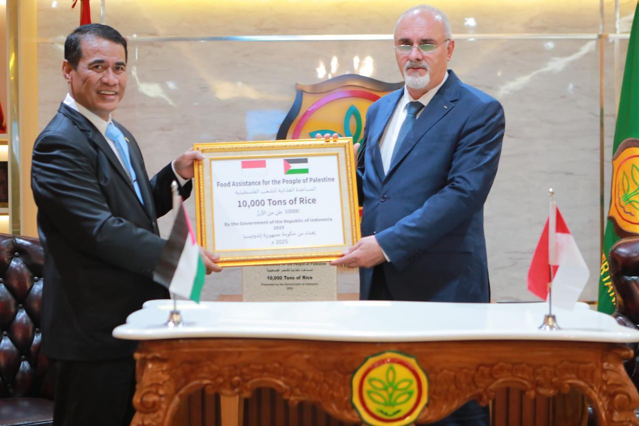 جانب من توقيع الاتفاقية